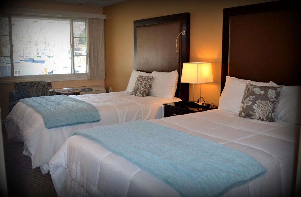 Standard Double Room with Two Double Beds interior
