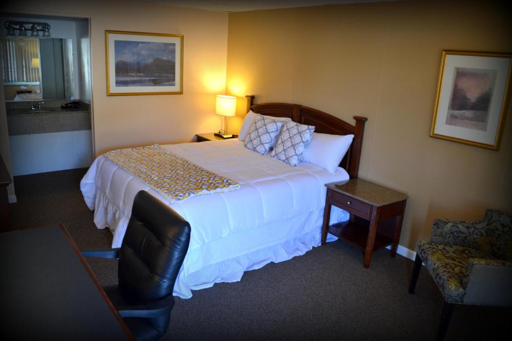 Standard King Room interior
